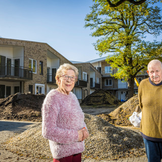 Bewoners voor woning Suikerbrink Vaassen