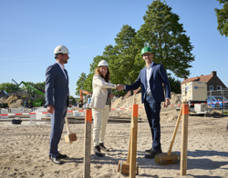 Officiële handeling start bouw