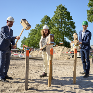 Officiële handeling start bouw